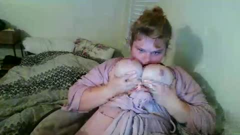 Snapshot of mushymummy000 chatting on 10-15-25, 12:27 mushymummy000 online show from 10-15-25, 12:27