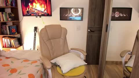 VALENTINA Luna  online show from 12-21-25, 05:36