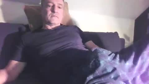 Snapshot of muskauer chatting on 12-23-25, 06:44 nobuddy online show from 12-23-25, 06:44