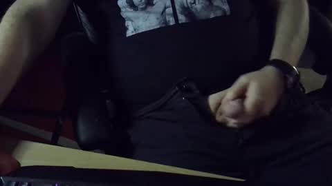 Snapshot of muso44 chatting on 12-01-25, 09:14 Muso online show from 12-01-25, 09:14