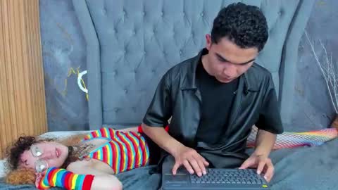 Snapshot of muss_shadw_couple chatting on 03-26-26, 08:58 muss_shadw_couple online show from 03-26-26, 08:58