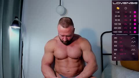 Snapshot of musscle_king chatting on 10-12-25, 11:53 Artemius online show from 10-12-25, 11:53