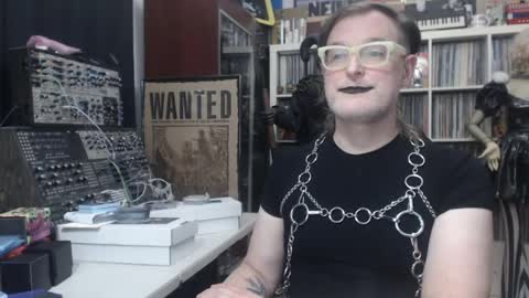 Muziknerd online show from 05-16-26, 03:47