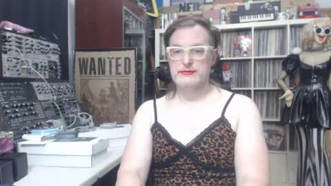 Muziknerd online show from 05-17-26, 06:11