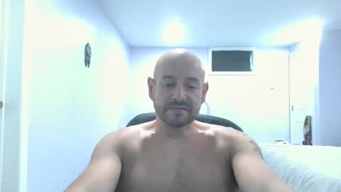 Snapshot of mworlton9 chatting on 12-22-25, 02:36 Maximus online show from 12-22-25, 02:36