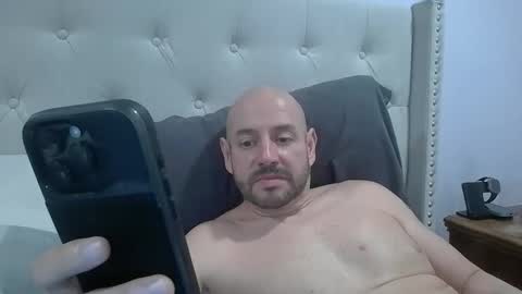 Snapshot of mworlton9 chatting on 03-23-26, 01:31 Maximus online show from 03-23-26, 01:31