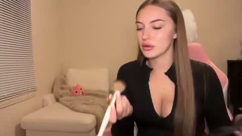 Snapshot of mxrissaof3 chatting on 10-25-25, 04:42 mxrissaof3 online show from 10-25-25, 04:42