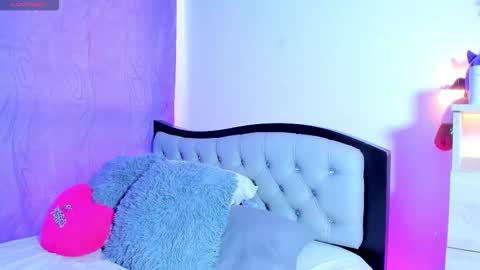 Snapshot of my_aleja_ chatting on 03-25-26, 01:17 my_aleja_ online show from 03-25-26, 01:17