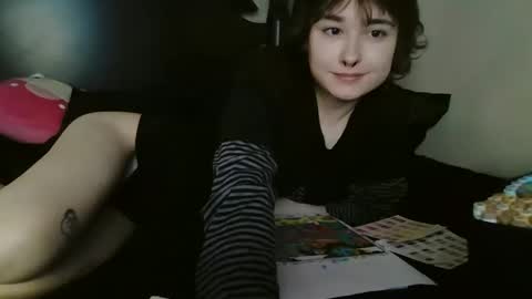 Snapshot of my_melody02 chatting on 10-31-25, 12:44 my_melody02 online show from 10-31-25, 12:44