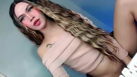 Snapshot of my_oh_my18 chatting on 12-10-24, 02:17 ROYCE online show from 12-10-24, 02:17