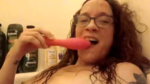 Snapshot of mybell8882 chatting on 11-03-25, 03:57 Gypsy online show from 11-03-25, 03:57