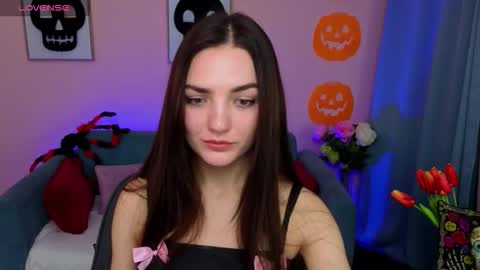 Snapshot of myellaluvs chatting on 10-27-25, 11:09 Ella online show from 10-27-25, 11:09