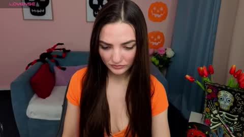 Snapshot of myellaluvs chatting on 10-29-25, 09:49 Ella online show from 10-29-25, 09:49