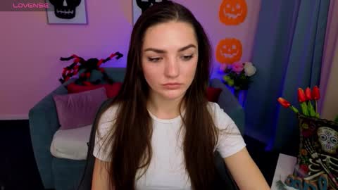 Snapshot of myellaluvs chatting on 10-31-25, 02:40 Ella online show from 10-31-25, 02:40