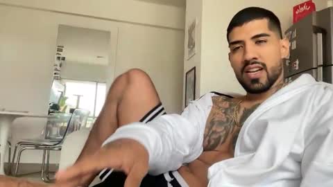 Myke esthetic online show from 10-15-25, 06:41