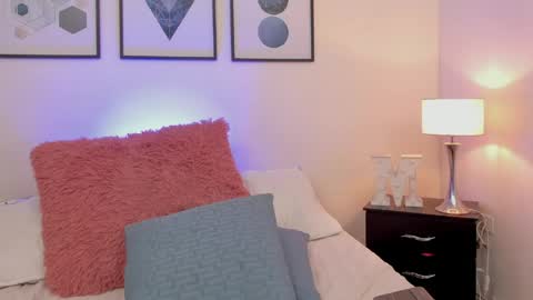 Mykel   online show from 05-08-26, 01:27