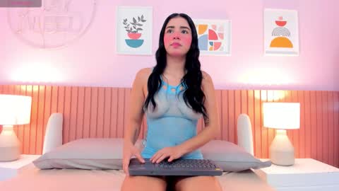 Snapshot of myla_cute chatting on 01-16-26, 04:05 MILA online show from 01-16-26, 04:05