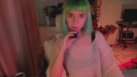 MylaFlores online show from 12-21-25, 05:36