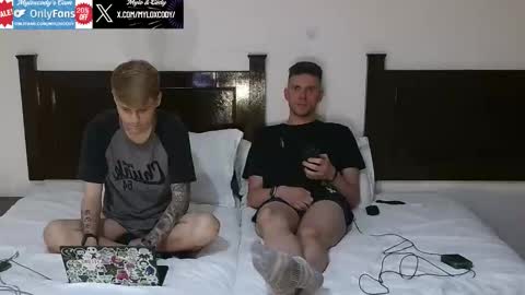 Snapshot of myloxcody chatting on 11-20-25, 10:37 Mylo Cody online show from 11-20-25, 10:37