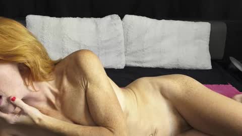 Snapshot of mymiesexy chatting on 09-09-25, 10:20 mymiesexy online show from 09-09-25, 10:20