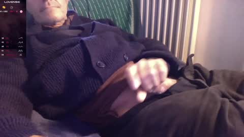 Snapshot of mynakedbeach chatting on 12-12-24, 02:44 Bi sexy guy lovense hush is on private is open or password show tip if you like. online show from 12-12-24, 02:44