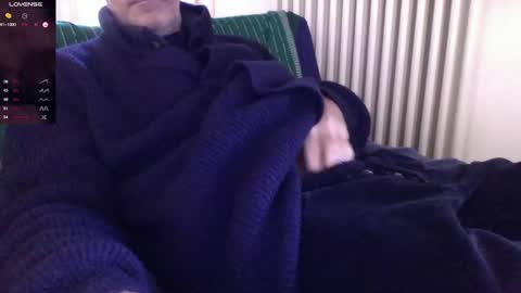 Snapshot of mynakedbeach chatting on 12-31-24, 09:10 Bi sexy guy lovense hush is on private is open or password show tip if you like. online show from 12-31-24, 09:10