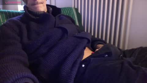 Snapshot of mynakedbeach chatting on 01-27-25, 09:44 Bi sexy guy lovense hush is on private is open or password show tip if you like. online show from 01-27-25, 09:44