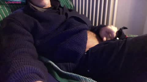 Snapshot of mynakedbeach chatting on 01-28-25, 03:35 Bi sexy guy lovense hush is on private is open or password show tip if you like. online show from 01-28-25, 03:35