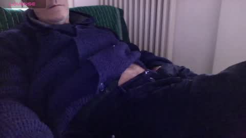 Snapshot of mynakedbeach chatting on 02-08-25, 10:07 Bi sexy guy lovense hush is on private is open or password show tip if you like. online show from 02-08-25, 10:07