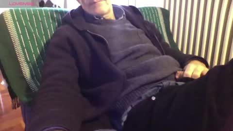 Bi sexy guy lovense hush is on private is open or password show tip if you like. online show from 01-15-26, 11:04