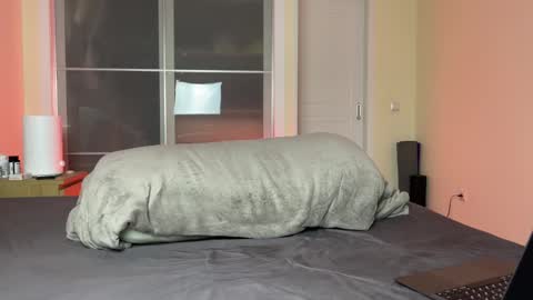 Snapshot of mynameismartin chatting on 02-19-25, 04:22 mynameismartin online show from 02-19-25, 04:22