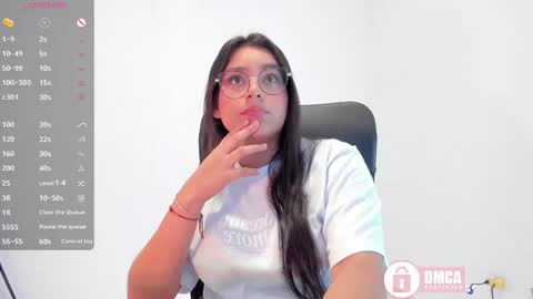 Snapshot of mypretty_isabella chatting on 04-28-26, 05:56 Bella online show from 04-28-26, 05:56