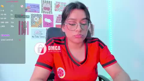 Snapshot of mypretty_isabella chatting on 06-18-26, 09:14 Bella online show from 06-18-26, 09:14