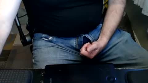 Just hanging out - No pressure online show from 04-08-26, 01:05