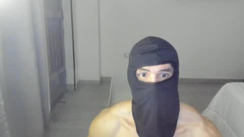 Snapshot of mysterious_muscles chatting on 04-16-26, 11:40 mysterious_muscles online show from 04-16-26, 11:40