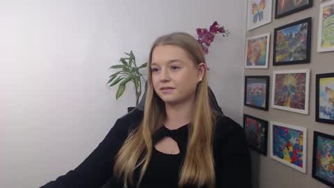 Snapshot of mysteryericax chatting on 12-05-24, 12:11 Erica online show from 12-05-24, 12:11