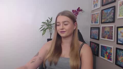 Snapshot of mysteryericax chatting on 12-09-24, 12:51 Erica online show from 12-09-24, 12:51