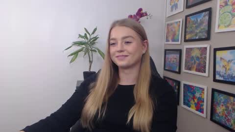 Snapshot of mysteryericax chatting on 12-20-24, 01:00 Erica online show from 12-20-24, 01:00