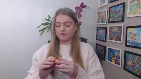 Snapshot of mysteryericax chatting on 12-28-24, 11:41 Erica online show from 12-28-24, 11:41