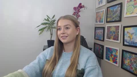 Snapshot of mysteryericax chatting on 01-07-25, 12:09 Erica online show from 01-07-25, 12:09