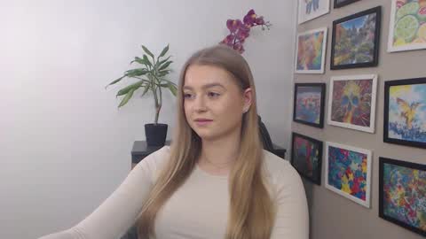 Snapshot of mysteryericax chatting on 01-24-25, 01:03 Erica online show from 01-24-25, 01:03