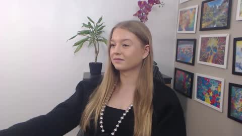 Snapshot of mysteryericax chatting on 01-30-25, 08:01 Erica online show from 01-30-25, 08:01