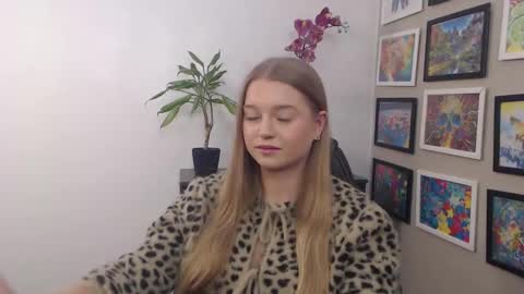 Snapshot of mysteryericax chatting on 02-06-25, 07:35 Erica online show from 02-06-25, 07:35