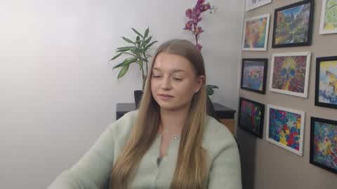 Snapshot of mysteryericax chatting on 02-17-25, 05:43 Erica online show from 02-17-25, 05:43