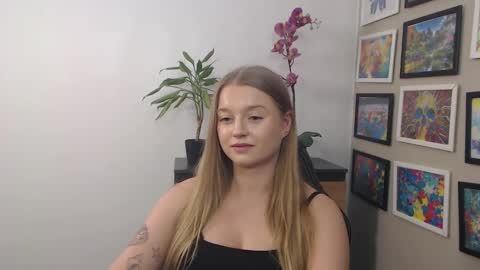 Snapshot of mysteryericax chatting on 02-26-25, 11:20 Erica online show from 02-26-25, 11:20