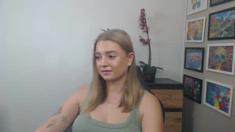 Snapshot of mysteryericax chatting on 09-12-25, 07:30 Erica online show from 09-12-25, 07:30