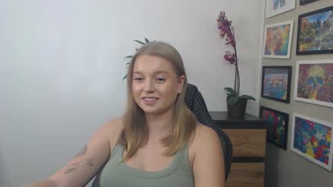 Snapshot of mysteryericax chatting on 09-18-25, 10:06 Erica online show from 09-18-25, 10:06