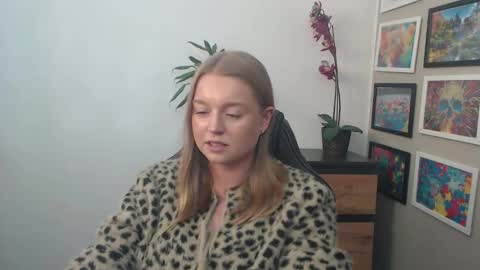 Erica online show from 09-23-25, 12:19