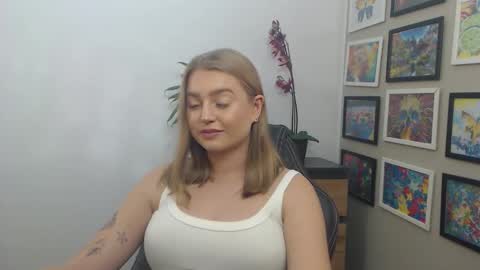 Erica online show from 11-05-25, 01:00