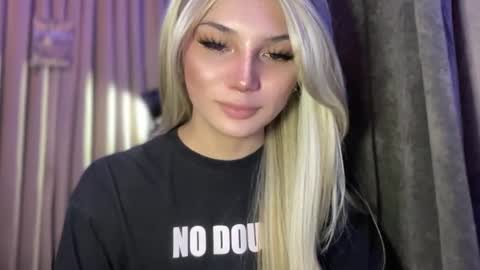 UR GIRL NEXTDOOR online show from 05-01-26, 08:19